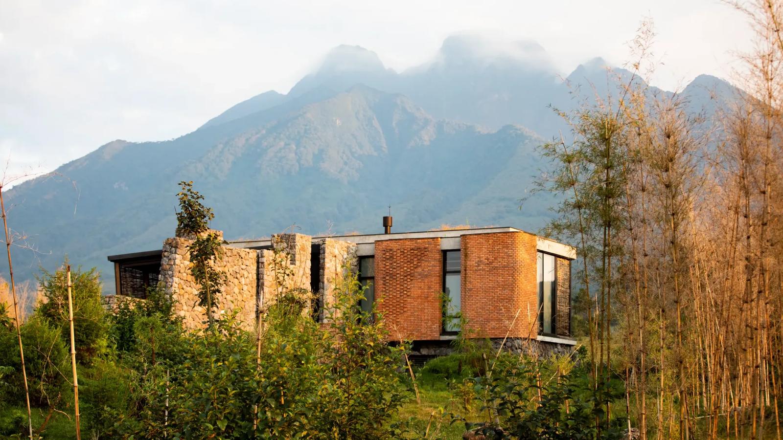 Lodge below the volcanoes